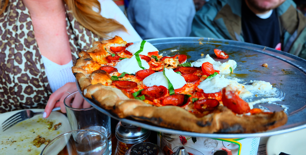 Taste Testing Chicago's Best Pizzerias Twirl The Globe